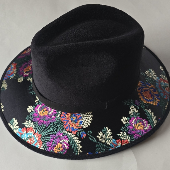 The Old Beristain Accessories - Floral Embroidered Black Hat